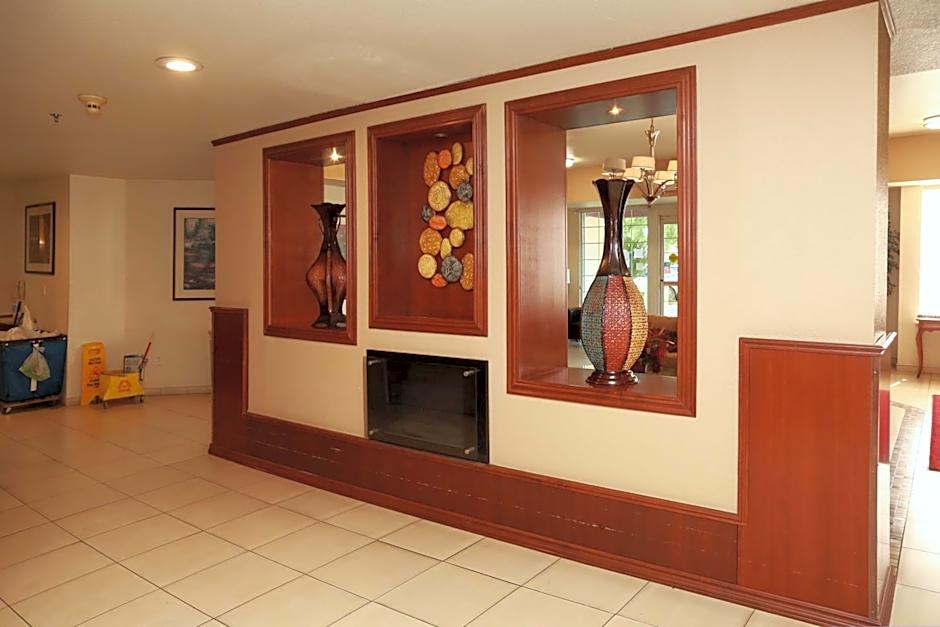 Ramada by Wyndham Fresno Northwest