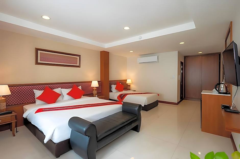 True Siam Rangnam Hotel