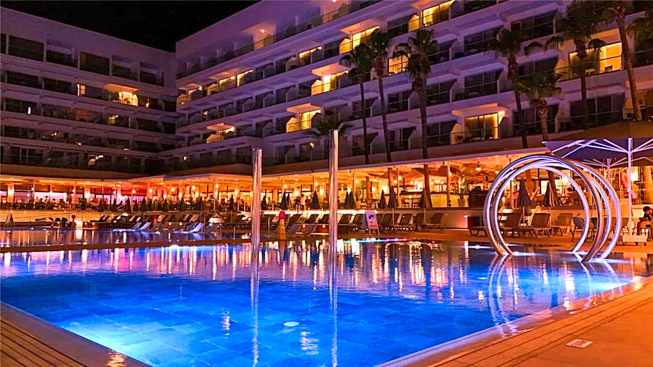 Cavo Maris Beach Hotel