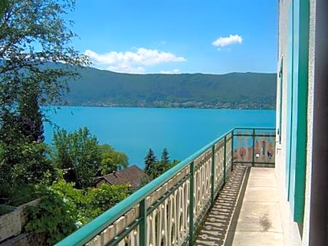Villa le Lac - Cottage au bord du Lac d' Annecy - chambres -
