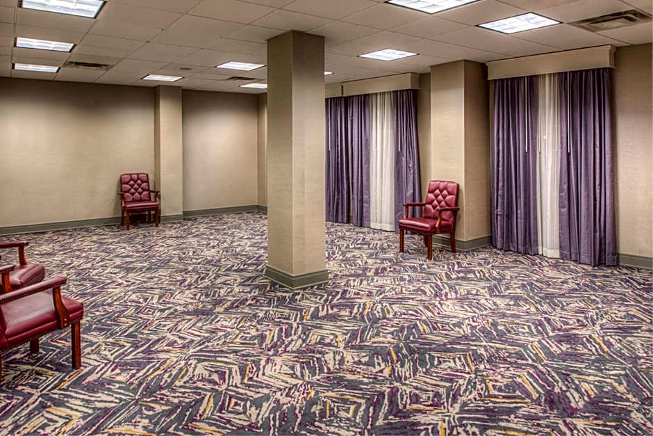 DoubleTree by Hilton Hotel Utica