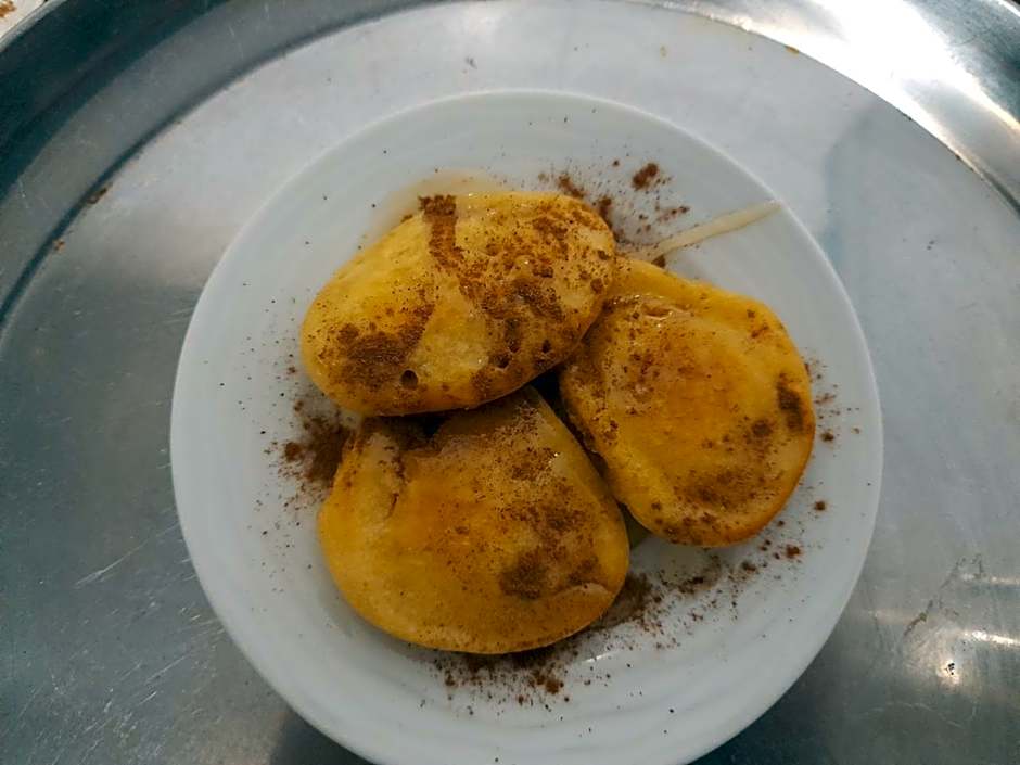 MasouriBlu Boutique Hotel