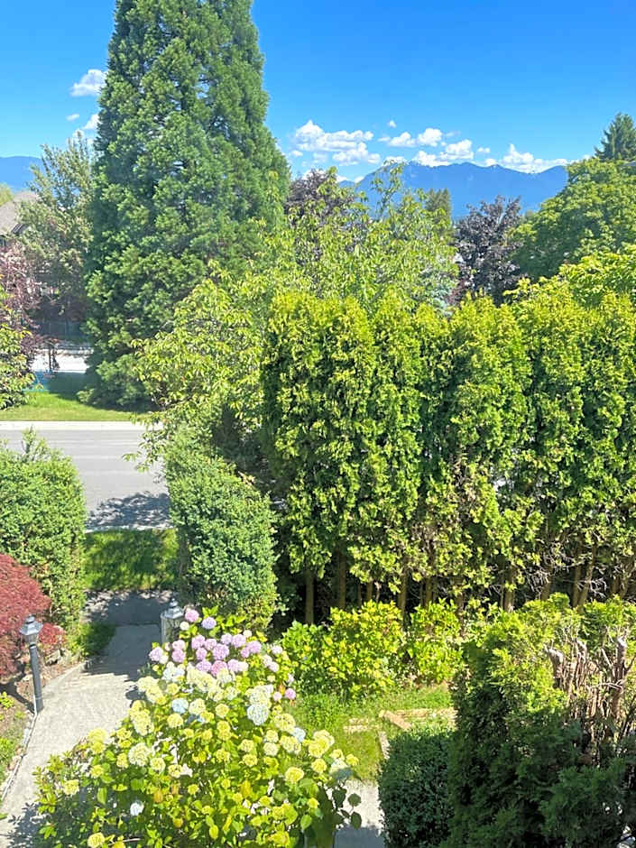 Cozy Guest Rooms Near UBC, Downtown and Beaches