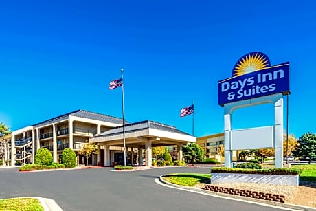 Days Inn & Suites by Wyndham Albuquerque North