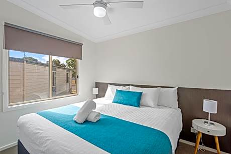 Deluxe 2 Bedroom Cabin - Sleeps 4