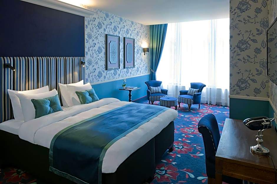 Carlton Ambassador Hotel