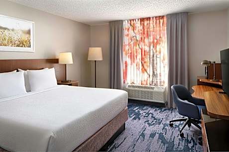 King Room with Bathtub - Mobility Access/Hearing Accessible