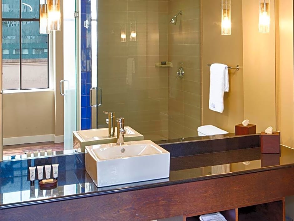 Hotel Rl Baltimore Inner Harbor – Baltimore, MD