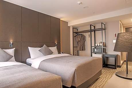 Family Twin Room