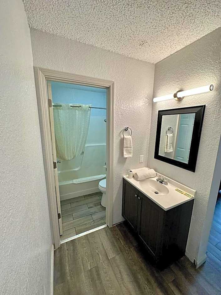 Ozark Inn and Suites