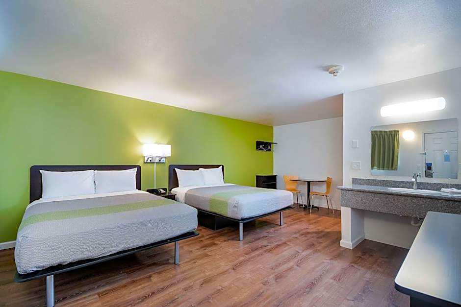 Motel 6-Burlington, WA