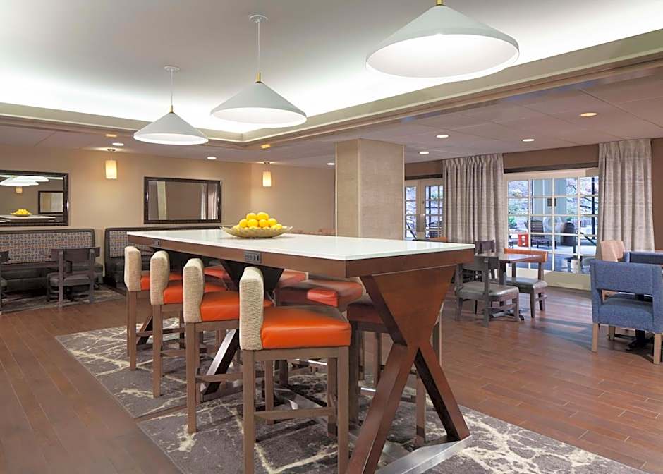 Hampton Inn By Hilton Charleston-Southridge