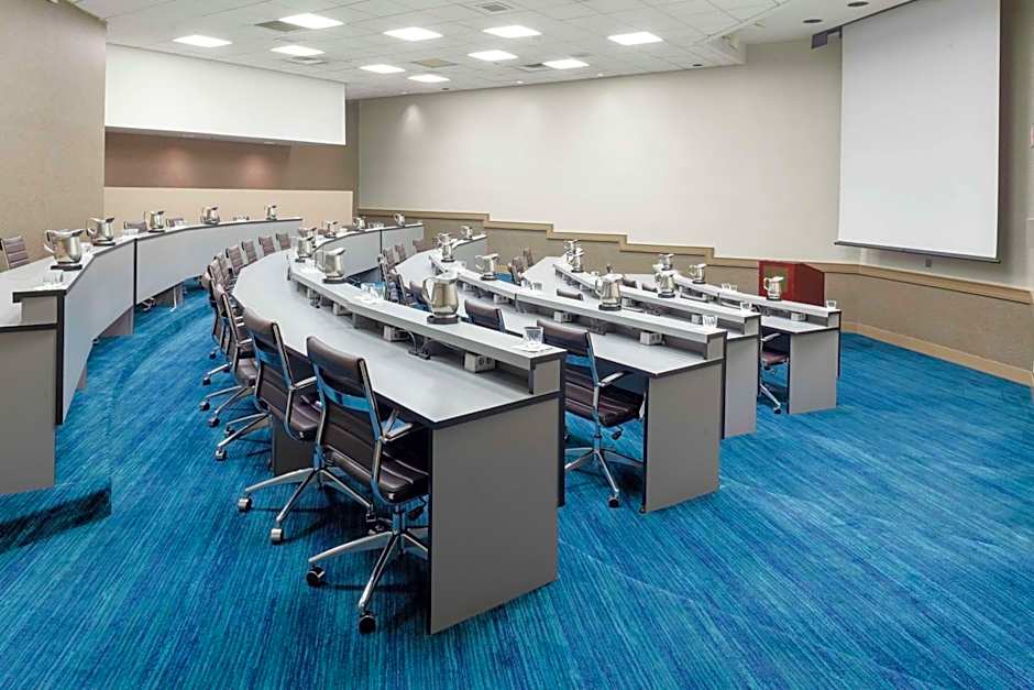 DoubleTree By Hilton Kansas City Overland Park