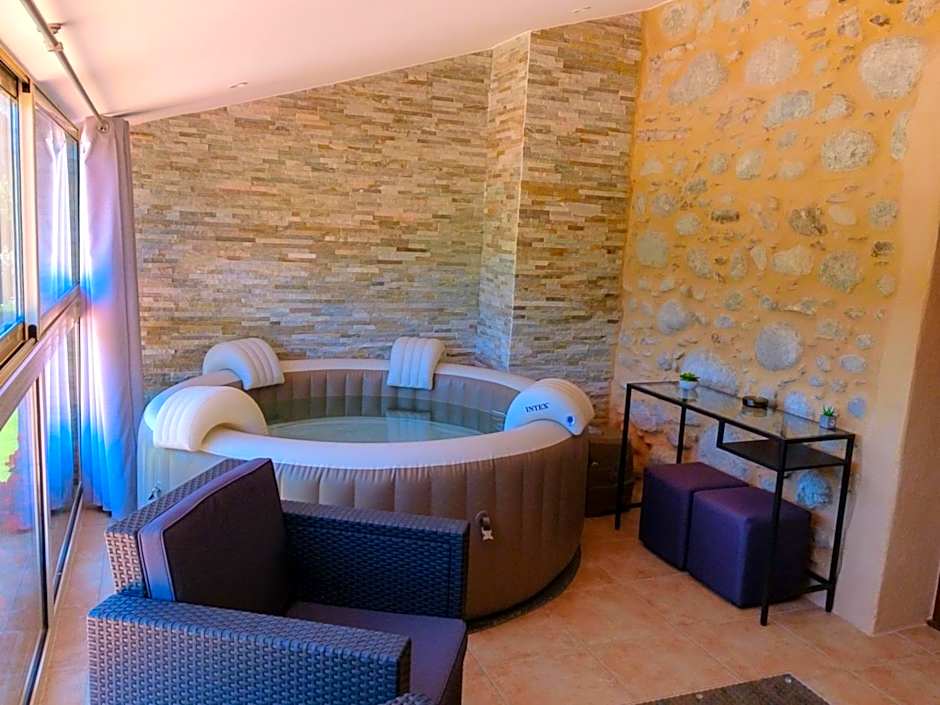 Logis Hotel Restaurant Mas de la Prairie