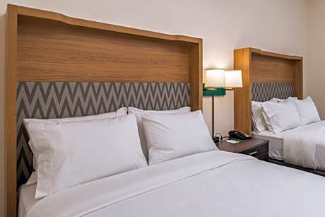 Room with Two Beds - Hearing Accessible - Non-Smoking
