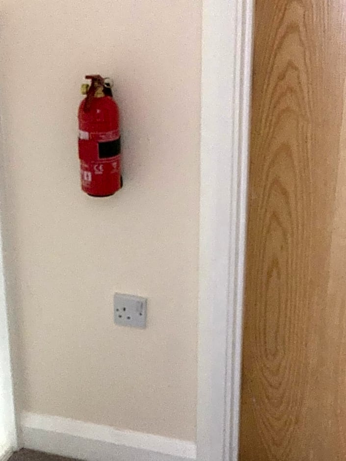 Private Rooms In A Cheerful 4-Bedroom Town House