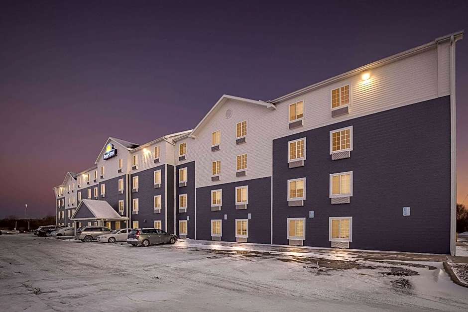 Days Inn & Suites by Wyndham Rochester South