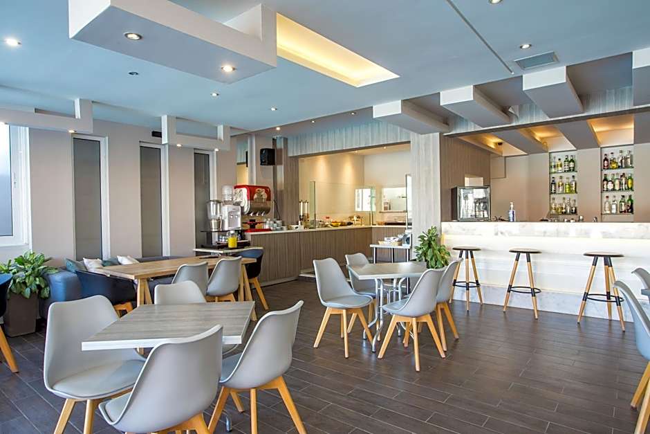 Dias Studios & Suites