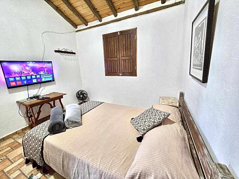 Chalés Vila Carrancas - Ao lado do centro com piscina, cozinha completa e muita tranquilidade