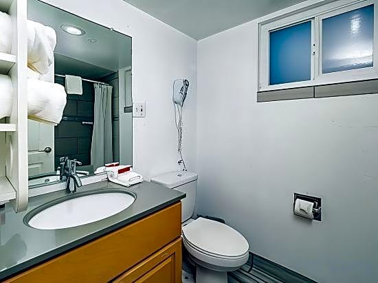 Travelodge by Wyndham Sacramento Convention Center – Sacramento, CA