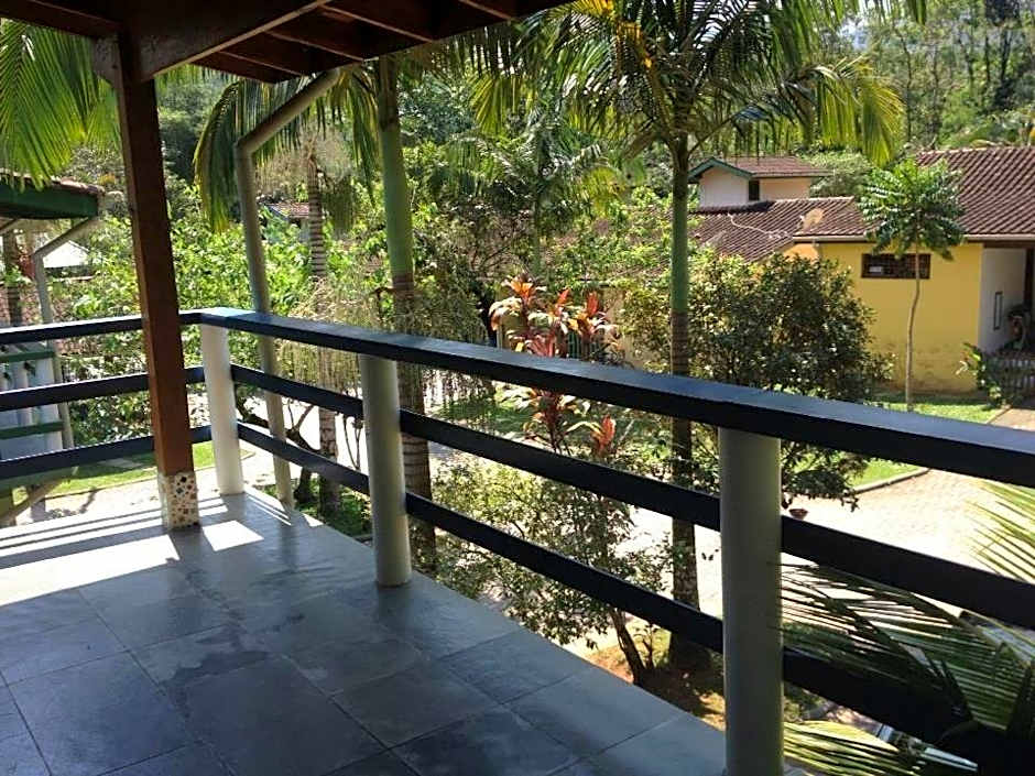 Flor Casa 2 dorms com ar, churrasqueira, cond fech, piscina