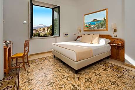 Superior Double Room with Partial Sea View