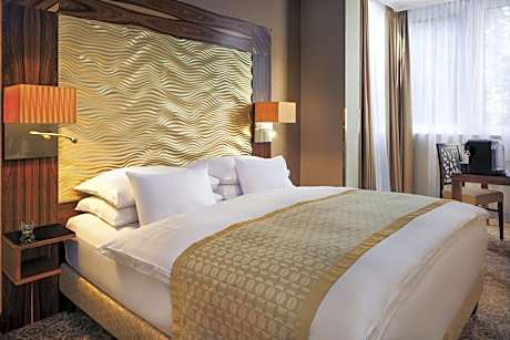 Deluxe Viennese Elégance