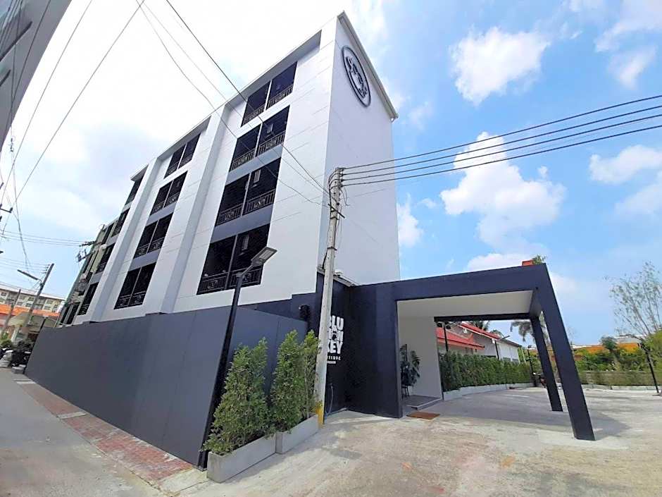 Blu Monkey Boutique Bangsaen