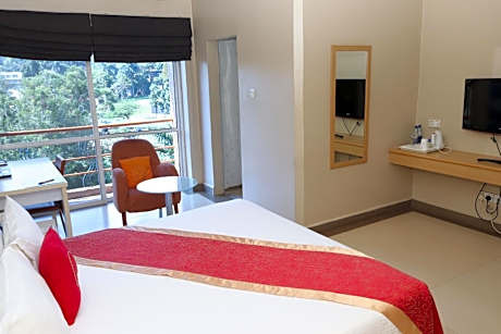 Deluxe Double Room - Golf View
