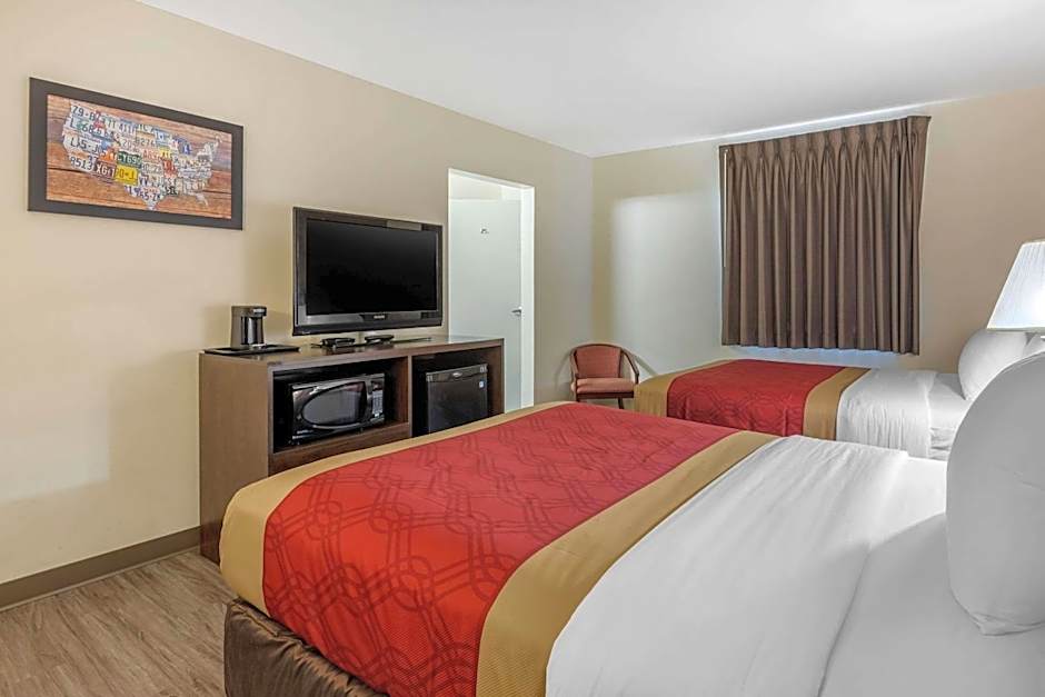 Econo Lodge Inn & Suites Fairgrounds