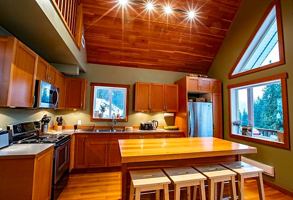 Stoke Cabin by Revelstoke Vacations