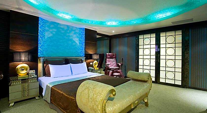 Crystal Business Motel