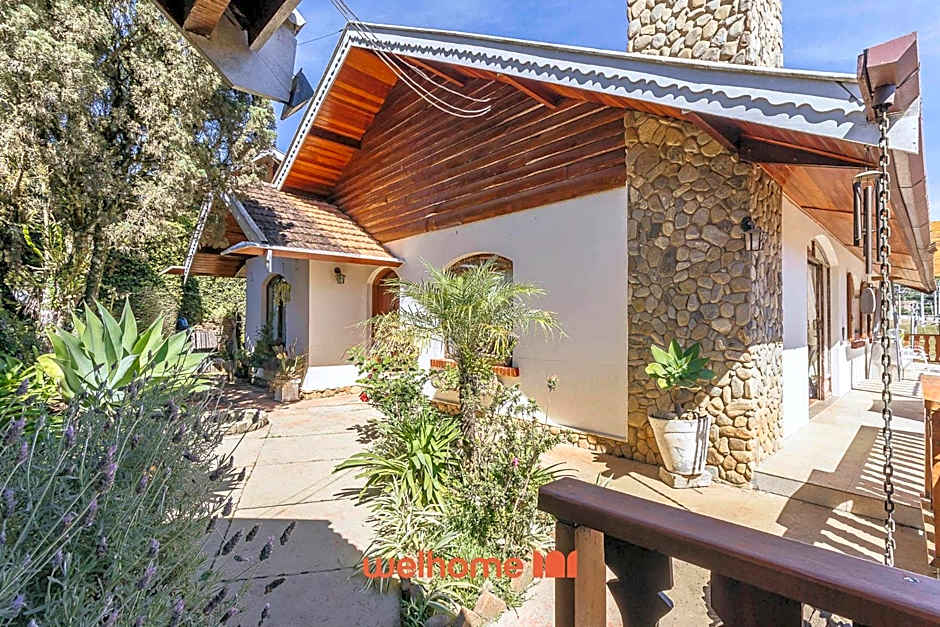 Casa em Campos do Jordão com Varanda e Lareira