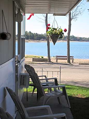 Balm Beach Resort and Motel