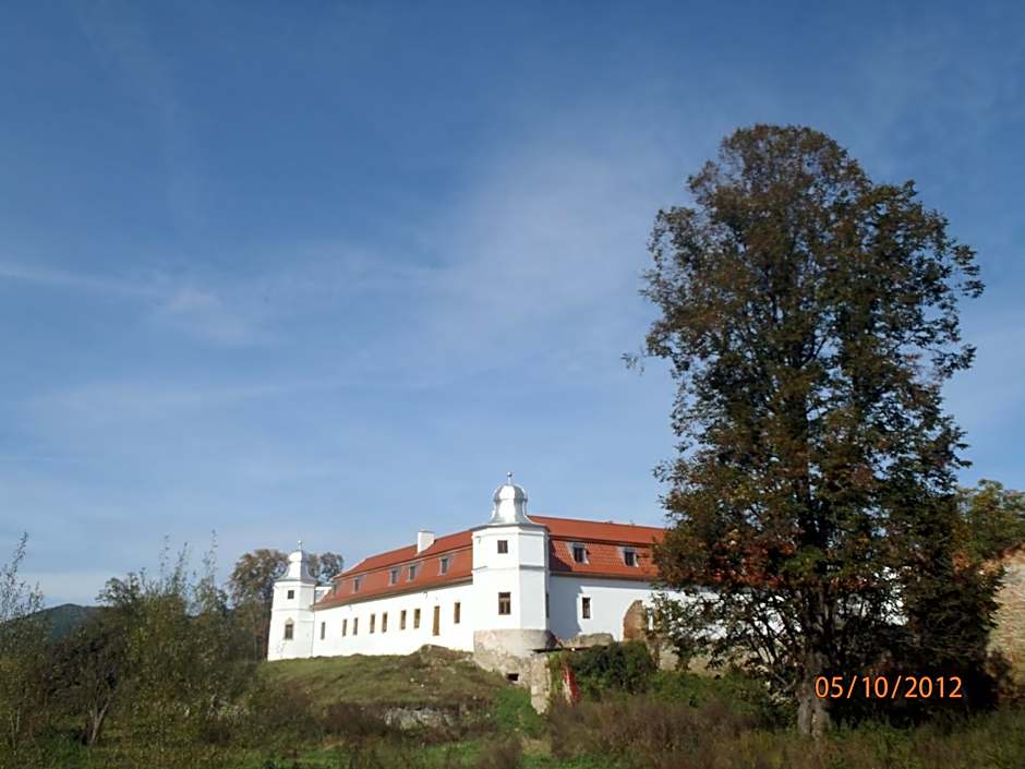 Kaštieľ Biela Dáma a Čierny Rytier