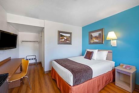 Queen Room - Non-Smoking