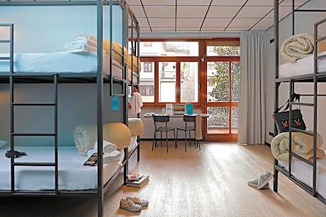 Bed in 6-Bed Mixed Dormitory Room