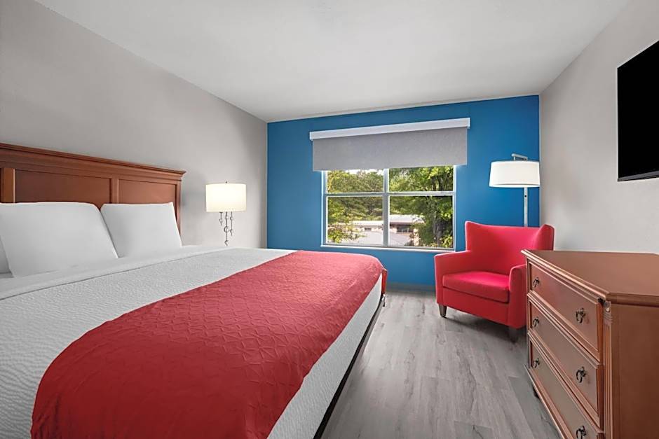 Baymont Inn & Suites by Wyndham Morrow/Atlanta I-75 South