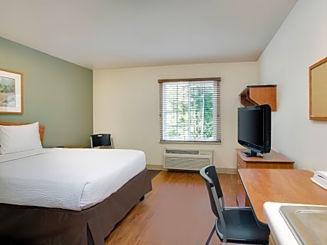 Deluxe Studio 1 Full Non-smoking Accessible