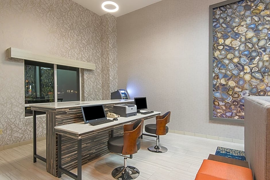 Holiday Inn Express & Suites Norwood, an IHG Hotel
