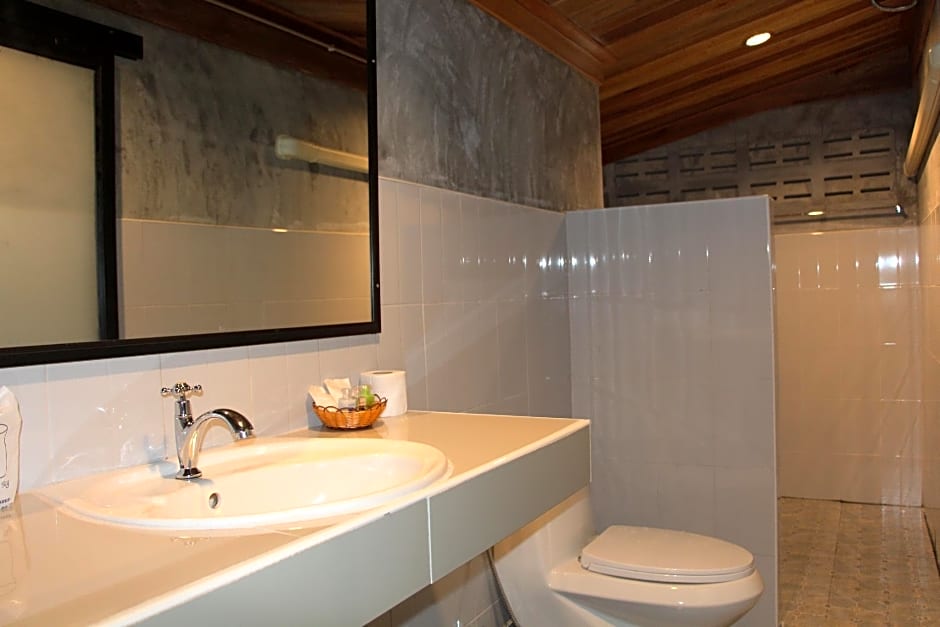 The Noi Guesthouse and Restaurant