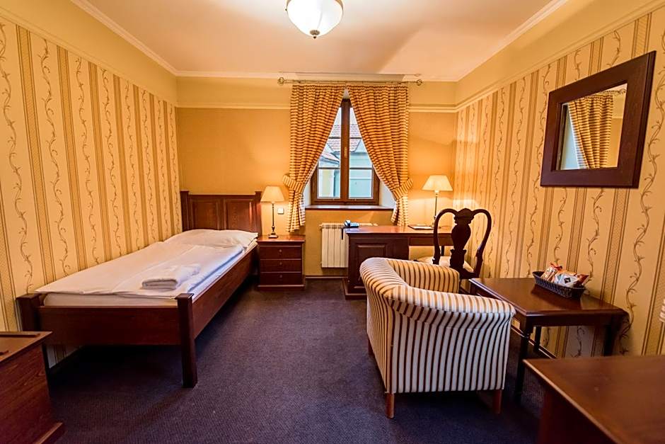 Hotel Octarna - Free On-site Parking