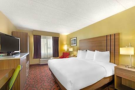King Room with Roll-In Shower - Disability Access/Non-Smoking