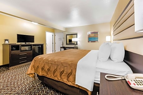 1 King Bed, Nonsmoking