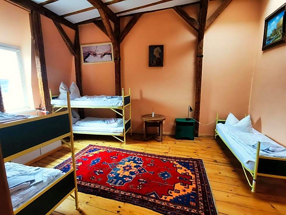 Hummel Hostel - Historische Stadtvilla mit Garten