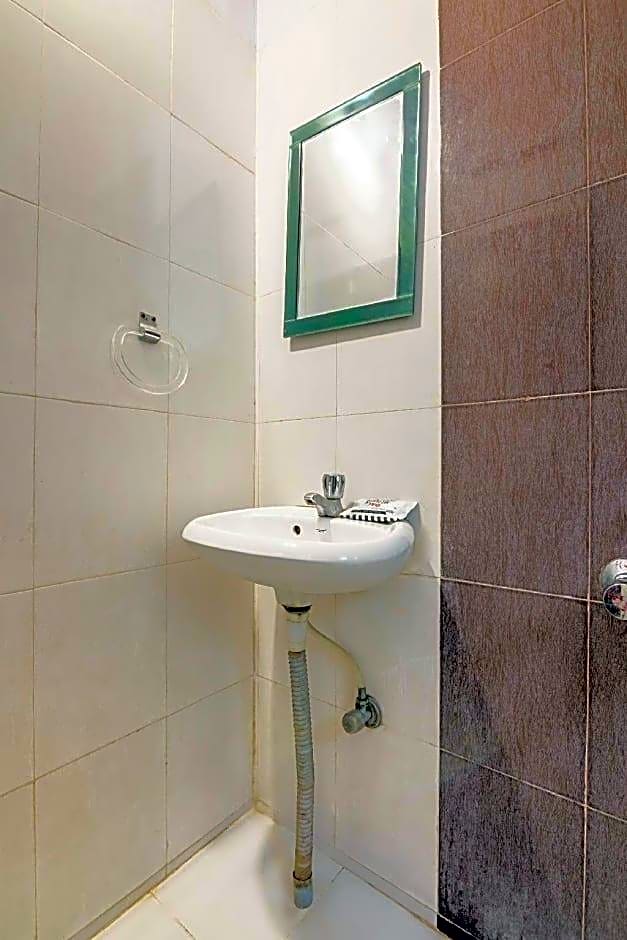 OYO 9016 Charu Comforts