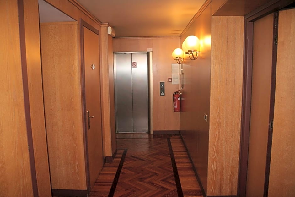 Albert Hotel