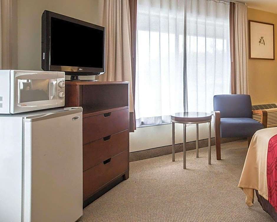 Econo Lodge Lakes Region