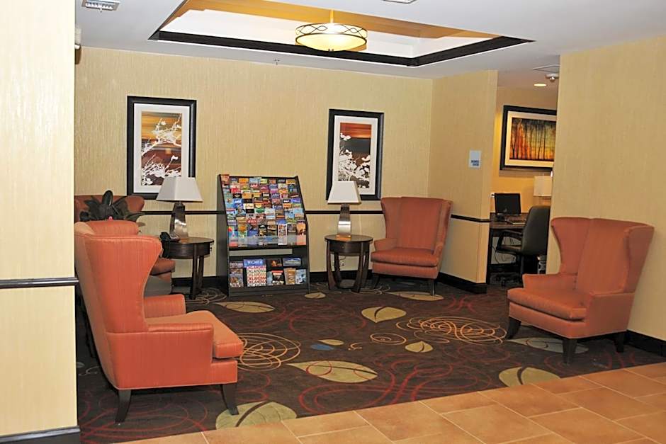 Holiday Inn Express & Suites Clinton By IHG