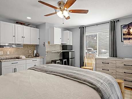 Carriage House Condominiums by All Seasons Resort Lodging